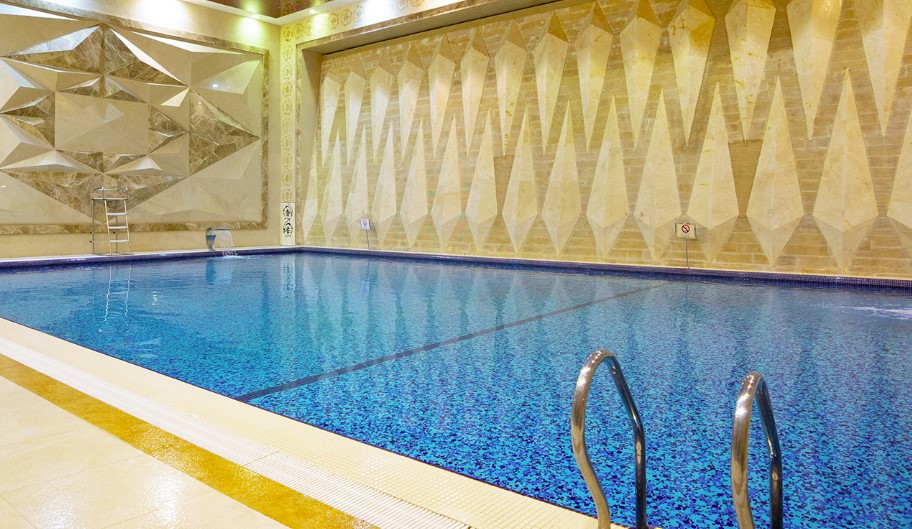 Swimmingpool i Almas Hotel 2 i Mashhad